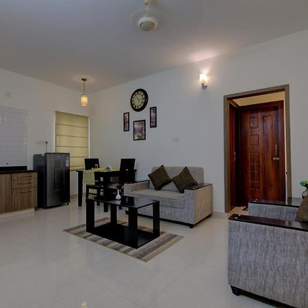 Sunshine Suites Grand Deluxe Bangalore Exterior foto