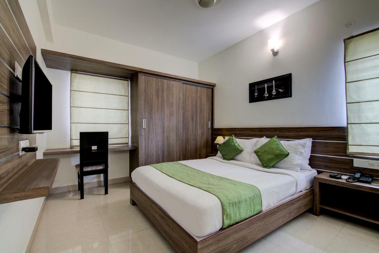 Sunshine Suites Grand Deluxe Bangalore Exterior foto