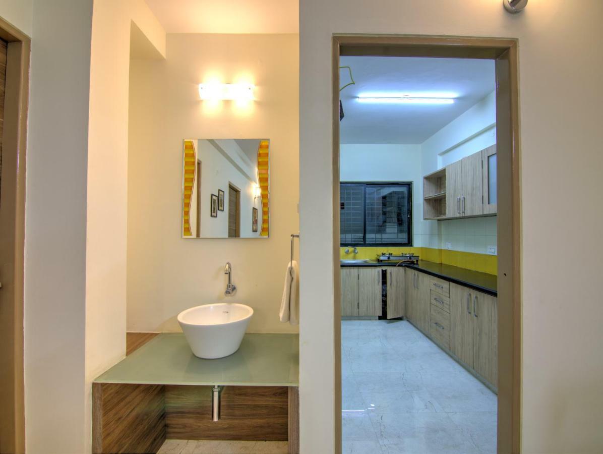 Sunshine Suites Grand Deluxe Bangalore Exterior foto